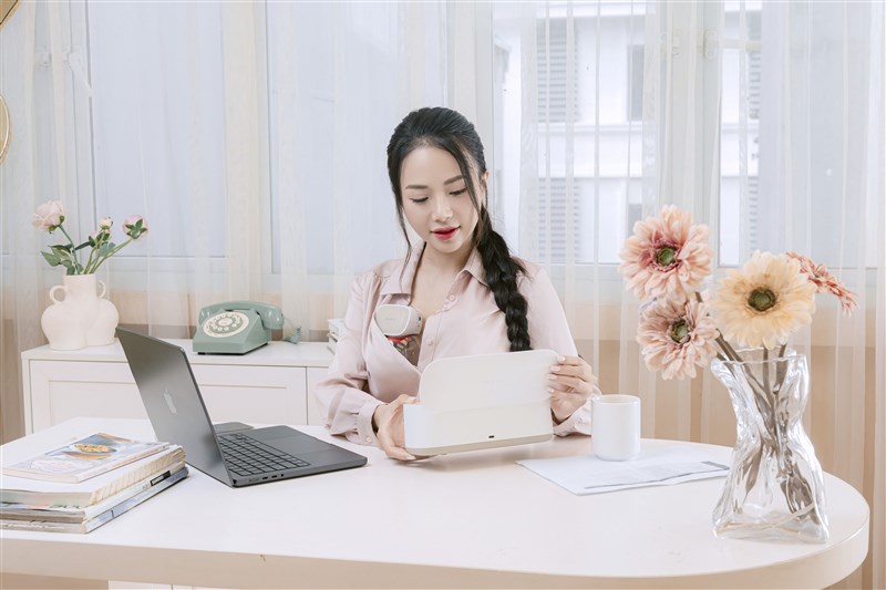 Tại sao sữa mẹ tự điều chỉnh theo giới tính, con ốm và nhu cầu dinh dưỡng của bé? Giải mã cơ chế kỳ diệu!